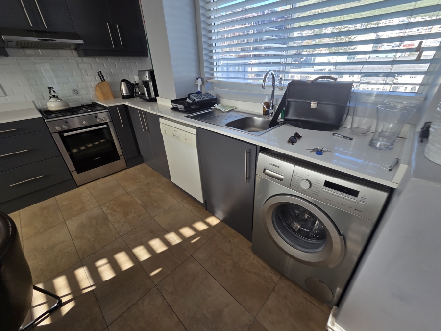 To Let 2 Bedroom Property for Rent in Sea Point Western Cape